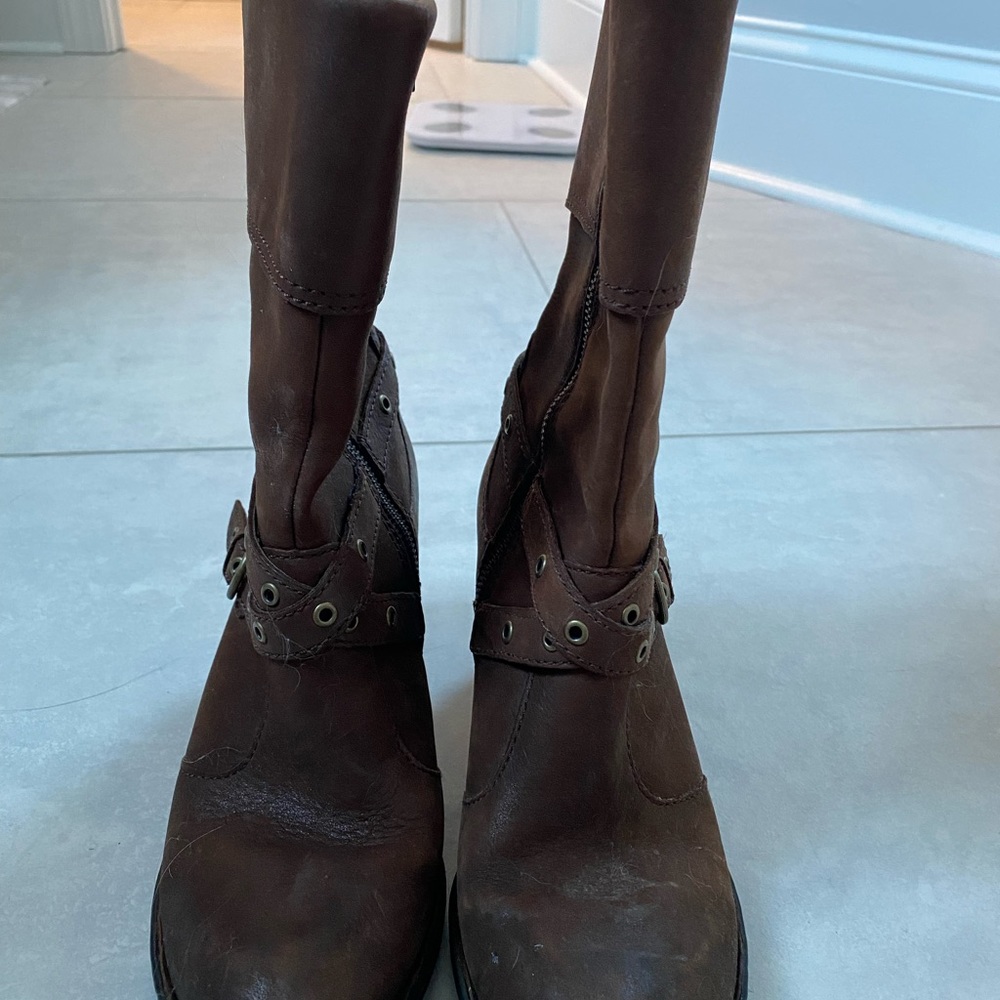 Born brand Womens Ankle bootie. Size 9.5